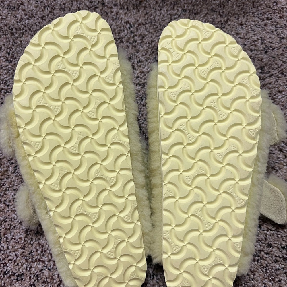 Birkenstock Arizona Big Buckle Teddy Sandals 
New without tags - Picture 7 of 7